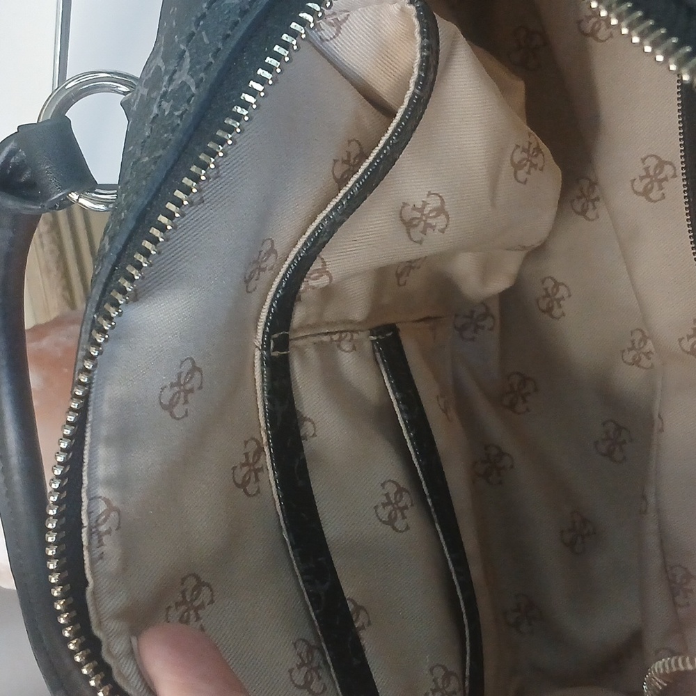 New Wo Tags GUESS Black and Red Women's Handbag - Picture 12 of 15